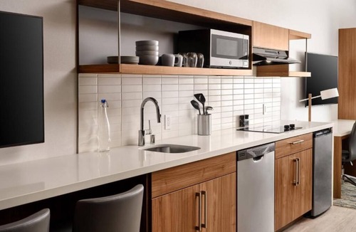 Anaheim Resort Hotel | Fully Equipped Suite Steps from Disneyland & Dining Spots | 4 Units