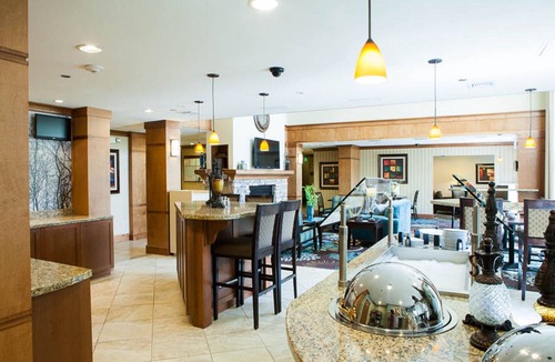 Energy Corridor Apartment | Fully-Equipped Suite with Pool Access! Free Shuttle, Buffet Breakfast + 24h Business Center