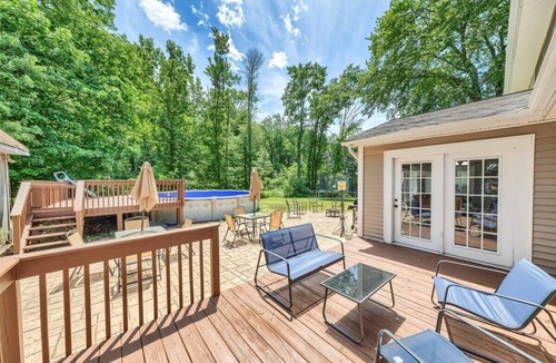 Burlingham Villa | Fully facilitated home, 7 Beds + Pool. (Pine Bush)