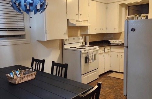 Coldbrook House | Fully furnished 2 bedrooms townhouse