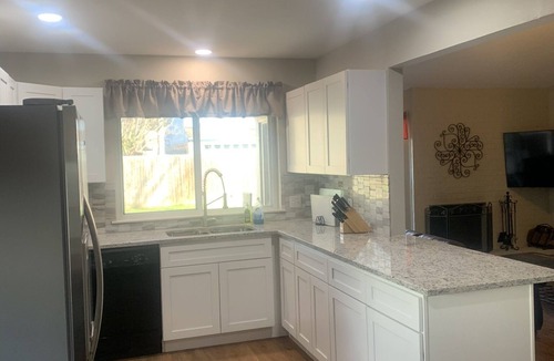 West Arlington House | Fully Furnished 3/2 with pool for 30+ day stays in Arlington Texas!