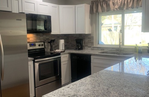 West Arlington House | Fully Furnished 3/2 with pool for 30+ day stays in Arlington Texas!
