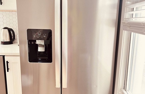 Tri-Taylor House | Fully Furnished 3 Bed, 1 Bath Unit Medical District Tri-Taylor, Chicago
