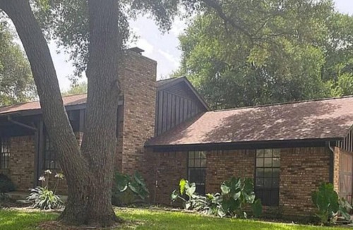 Cameron House | Fully furnished 3 bedroom 3 bath 2 car garage