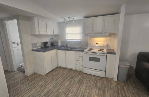 Voth House | Fully Furnished 3 Bedroom w/Utilities - Near Orange and near Beaumont, Vidor TX