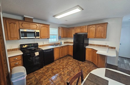 Voth House | Fully Furnished 3 Bedroom w/Utilities