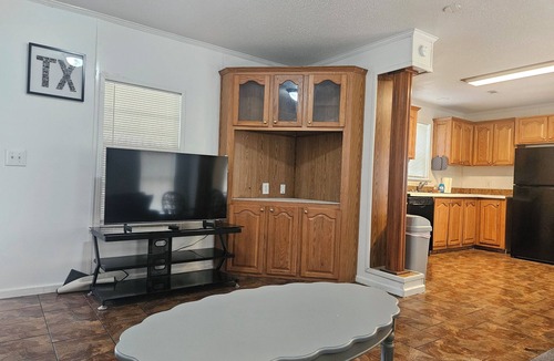 Voth House | Fully Furnished 3 Bedroom w/Utilities