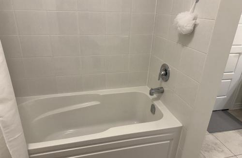 Milton Villa | Fully furnished 3BR, 3WR entire two storey with unfinished basement- Ford Milton , ON Canada