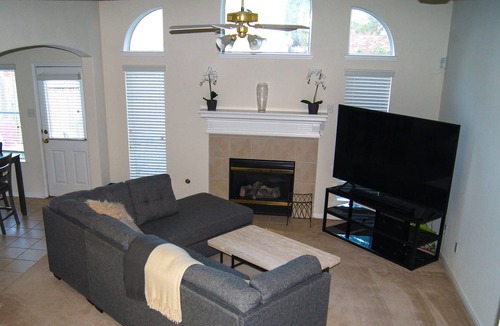 Kingwood House | Fully Furnished 4 Bedroom Home