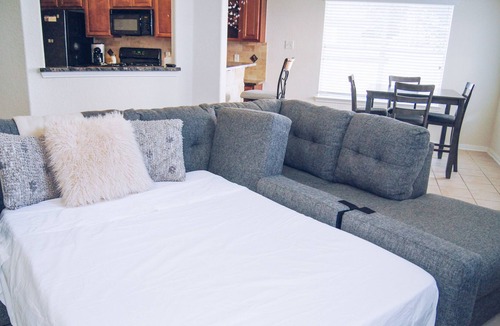 Kingwood House | Fully Furnished 4 Bedroom Home