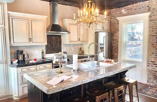 Garment District Cottage | Fully Furnished Adorable Carriage House in Heart of downtown Kansas City