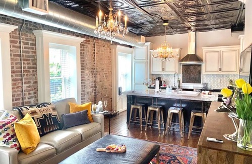 Garment District Cottage | Fully Furnished Adorable Carriage House in Heart of downtown Kansas City