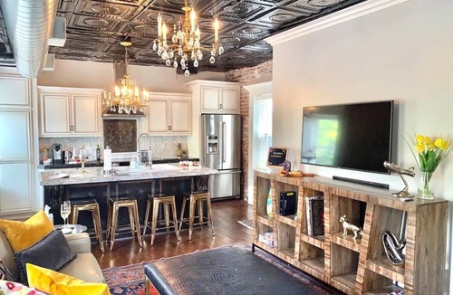 Garment District Cottage | Fully Furnished Adorable Carriage House in Heart of downtown Kansas City