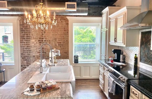 Garment District Cottage | Fully Furnished Adorable Carriage House in Heart of downtown Kansas City