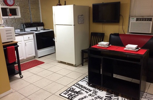 Jefferson House | Fully Furnished ALL BILLS PAID Studio