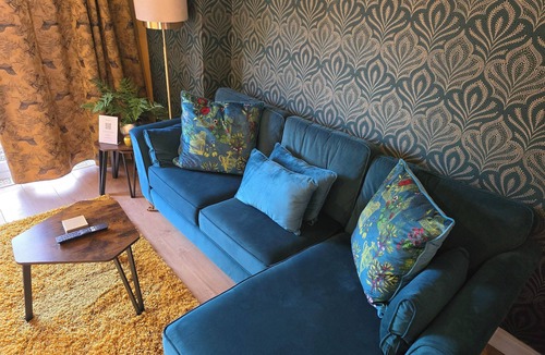 Mendham Bed & Breakfast | Fully Furnished annexe with a comfy living room, double bedroom and en-suite