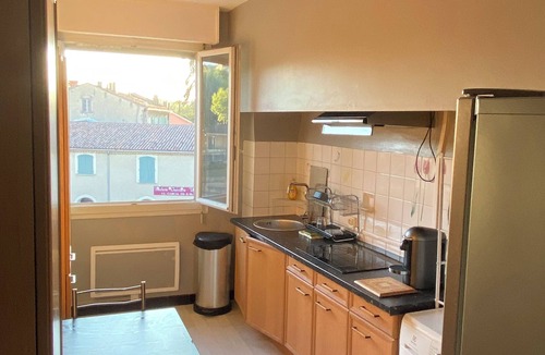 Limoux Apartment | Fully furnished apartment with parking. Hyper center. 3mn from the square.