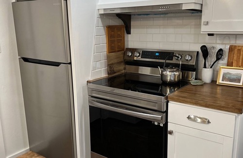 Central Oklahoma City Cottage | Fully Furnished backyard cottage, close to Children's Center