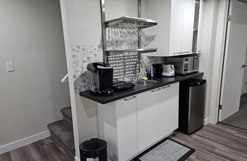 St. Vital Apartment | Fully Furnished Basement Unit – Private Entrance Included
