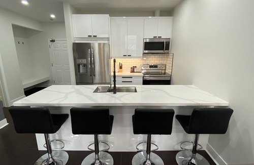 Downtown London Condo | Fully Furnished. Central Financial District. Completely Renovated.