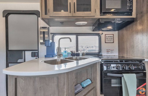 Comfort House | Fully furnished cozy RV in Comfort TX, Sleeps 6, lower weekly and monthly rates.