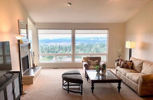 Somerset House | Fully furnished Executive house with sweeping views!