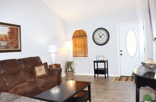 Crockett House | Fully furnished Executive suite for single or couples.