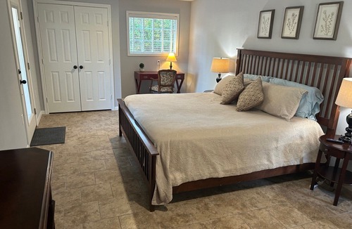Crockett House | Fully furnished Executive suite for single or couples.