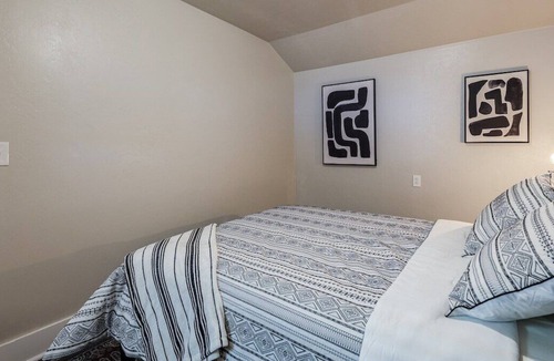 Midwest City Apartment | Fully furnished house by Tinker- Kitchen- Center of OKC