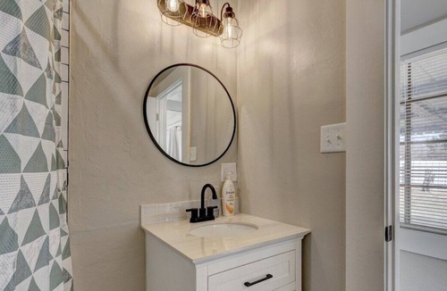Midwest City Apartment | Fully furnished house by Tinker- Kitchen- Center of OKC