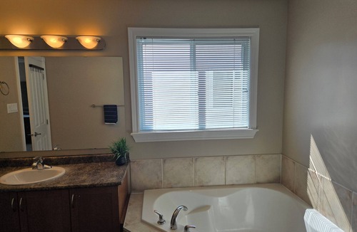 Ottawa Division House | Fully furnished house in Ottawa's Barrhaven Neighbourhood. Pool table
