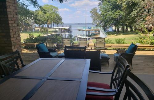 Tool Villa | Fully furnished lakefront Retreat