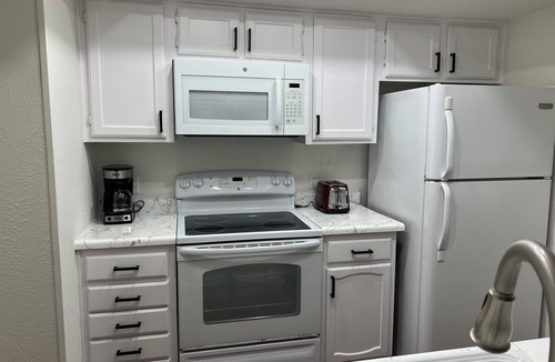 Las Colinas Apartment | Fully Furnished Las Colinas Apt – All Utilities Included, 30+ Day Stays.