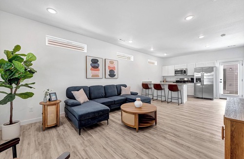 Centerton House | Fully Furnished Modern Home