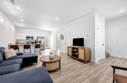 Centerton House | Fully Furnished Modern Home