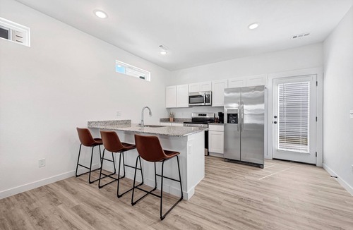Centerton House | Fully Furnished Modern Home