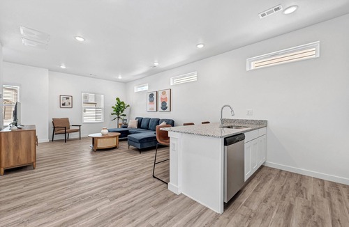Centerton House | Fully Furnished Modern Home