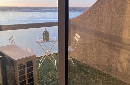 Sarnia Apartment | FULLY FURNISHED ONE BEDROOM CONDO - RIVER VIEW