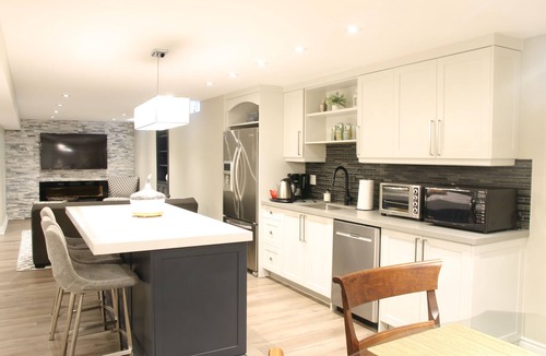 Richmond Hill Apartment | Fully Furnished Private Guest Suite