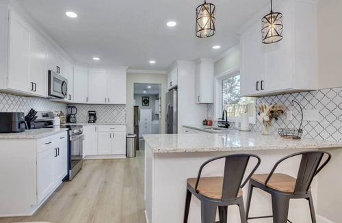 Montclair House | Fully-Furnished Rent-Ready Ranch