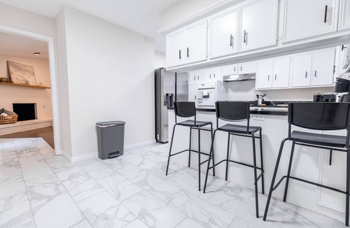 Richardson House | Fully Furnished Retro Energy Retreat in Richardson, Dallas Texas