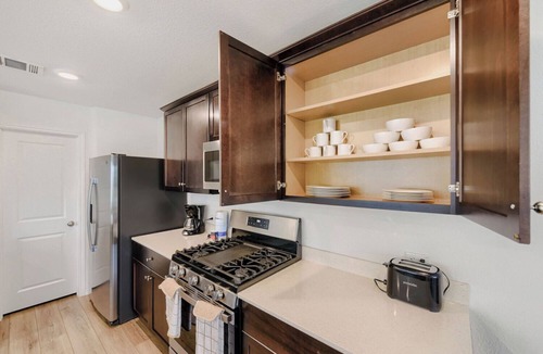 Stony Ridge North House | Fully Furnished Retreat Near Tesla Gigafactory and Cotaland Theme Park
