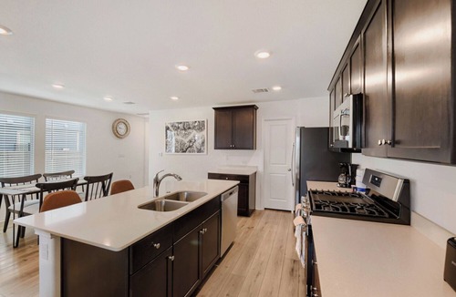 Stony Ridge North House | Fully Furnished Retreat Near Tesla Gigafactory and Cotaland Theme Park
