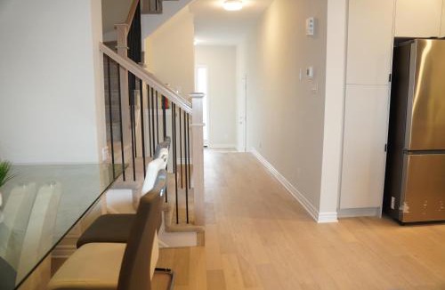 Ottawa Division House | Fully Furnished Room in Serene Environment