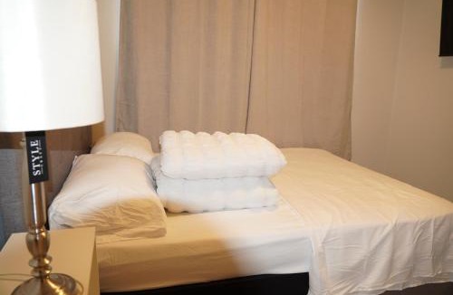 Ottawa Division House | Fully Furnished Room in Serene Environment