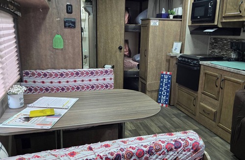 Okmulgee RV Rental | Fully Furnished RV/Camper at Rocky Ridge Resort!