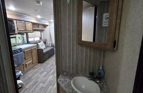 Okmulgee RV Rental | Fully Furnished RV/Camper at Rocky Ridge Resort!