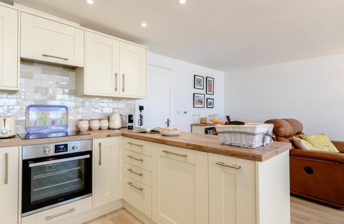 Eastbourne City Centre Apartment | Fully furnished Self Contained Apartment