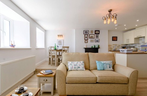 Eastbourne City Centre Apartment | Fully furnished Self Contained Apartment