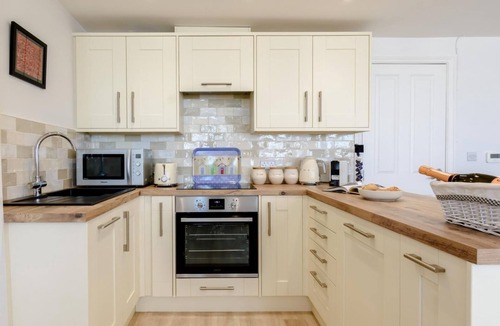 Eastbourne City Centre Apartment | Fully furnished Self Contained Apartment